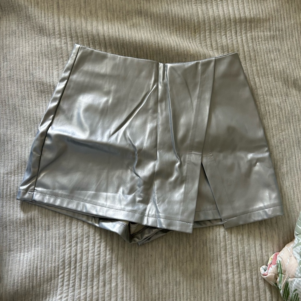 Lizard Thicket Silver Skorts with Lustrous Finish